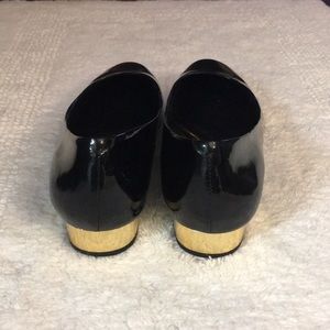 Audrey Brooke Shoes - Women’s Audrey Brooke Black Tara Flats Audrey Brooke Shoes - Women’s Audrey Brooke Black Tara Flats